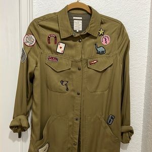 Olive green patched outer wear like new